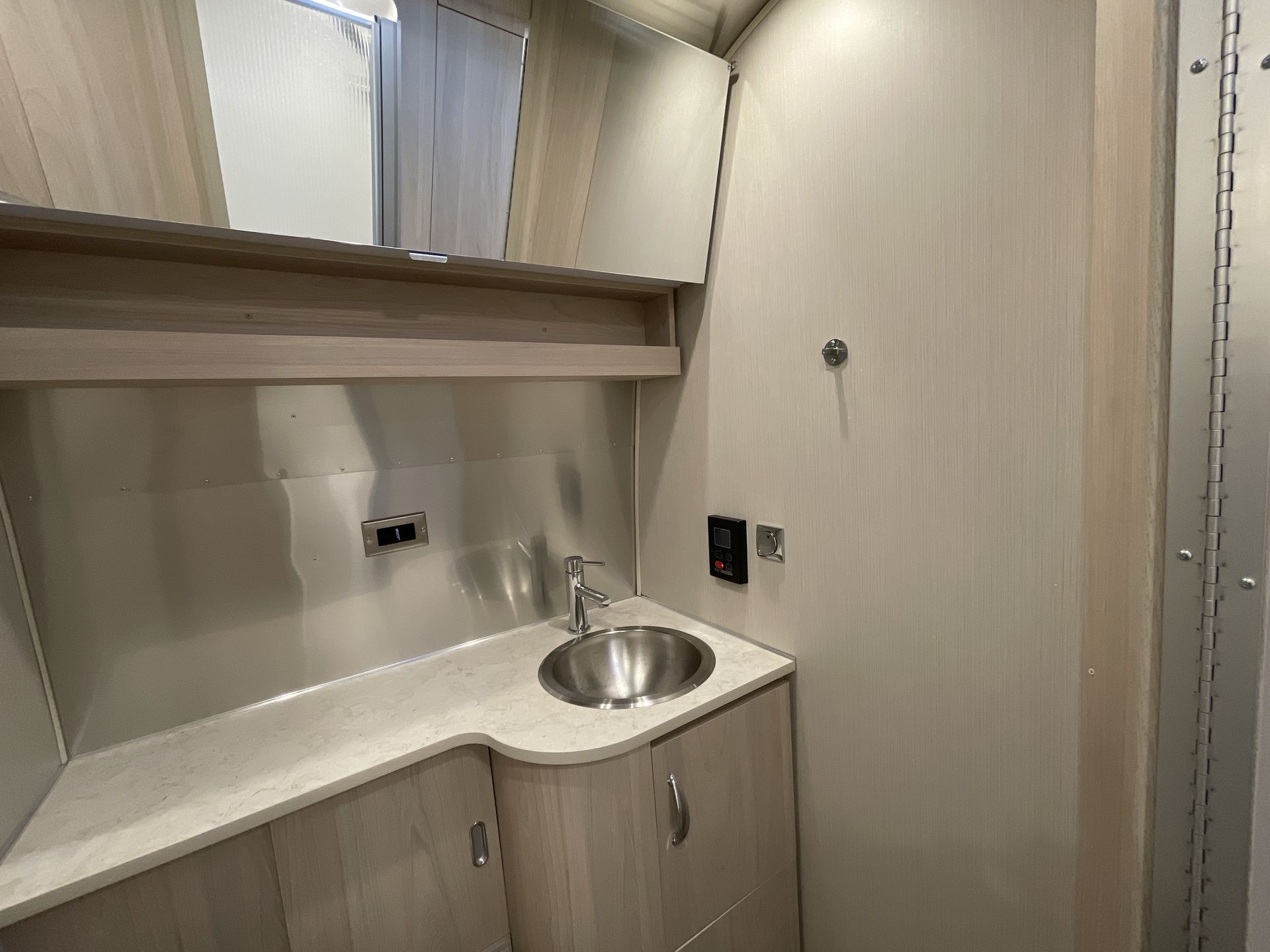 2024 Airstream 27FBQ Base