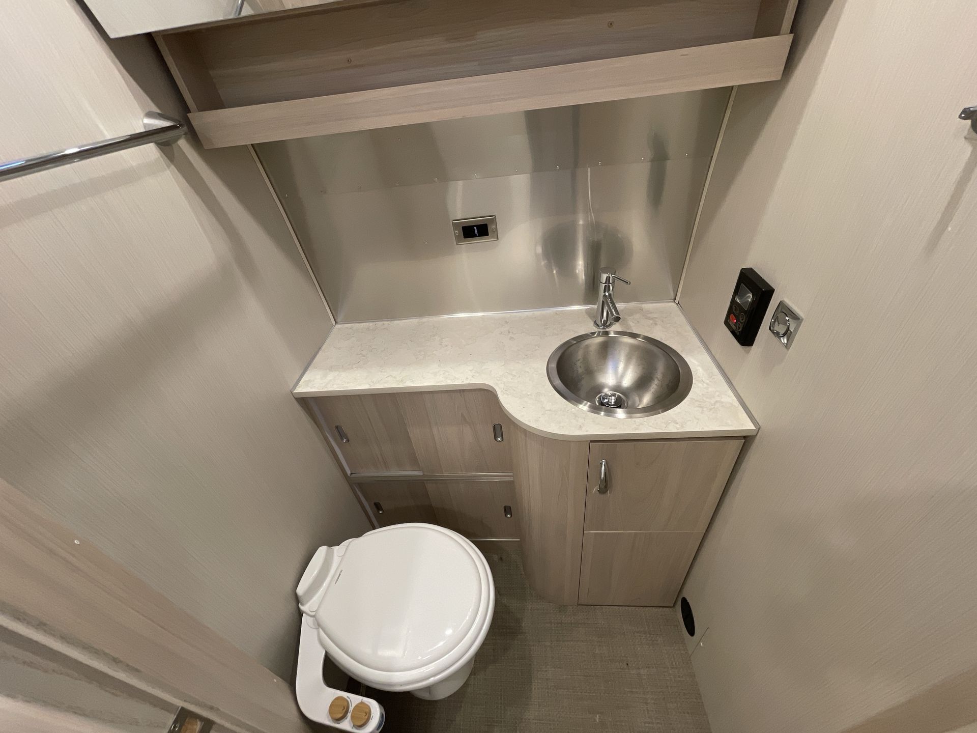 2024 Airstream 27FBQ Base