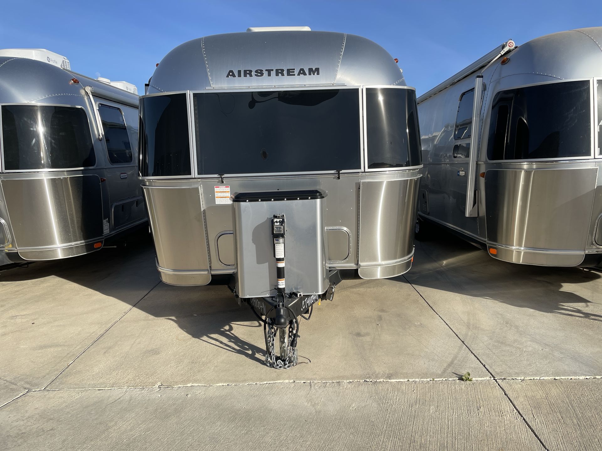 2024 Airstream 27FBQ Base