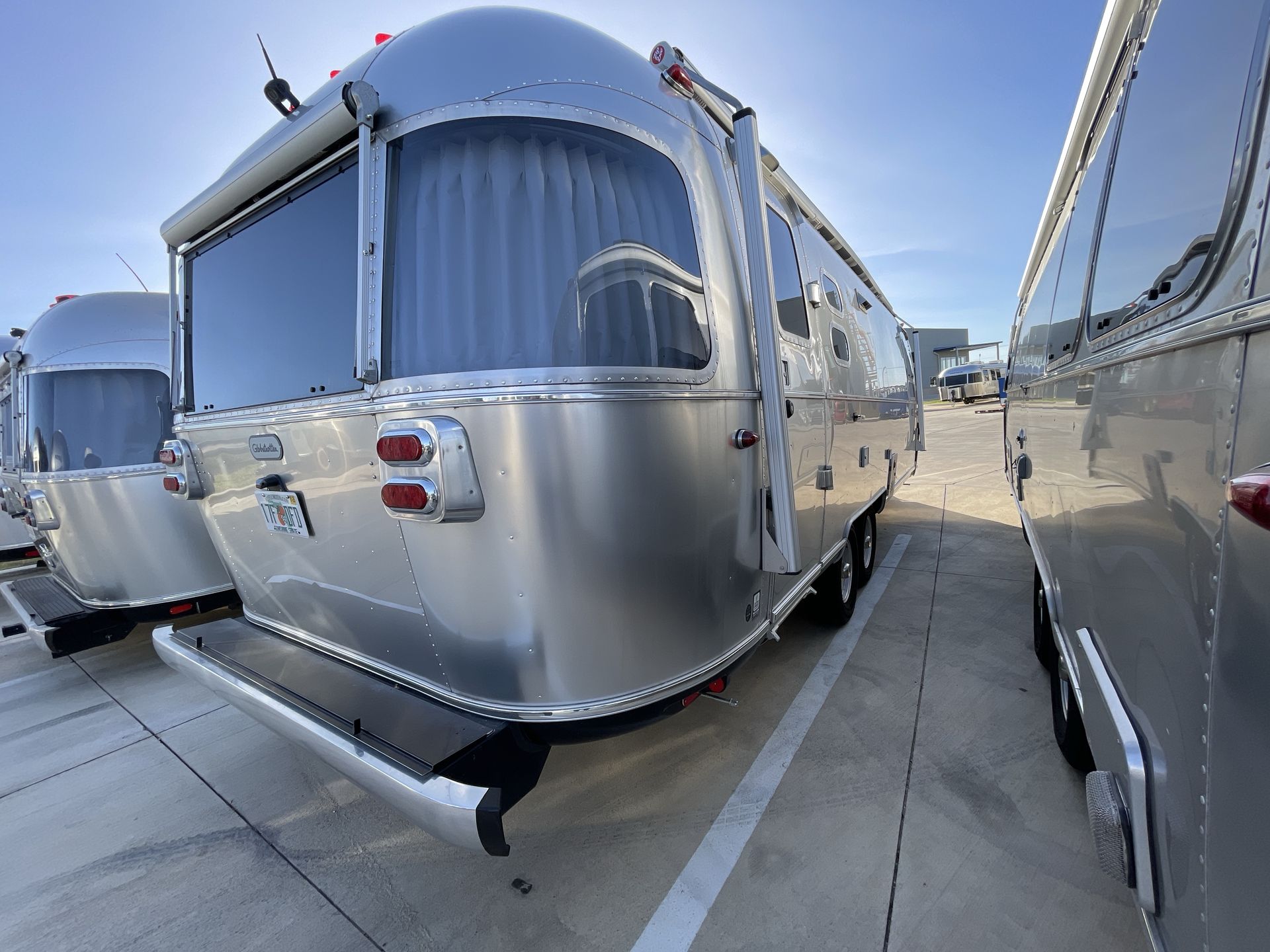 2024 Airstream 27FBQ Base