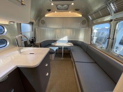 2024 Airstream 27FBQ Base
