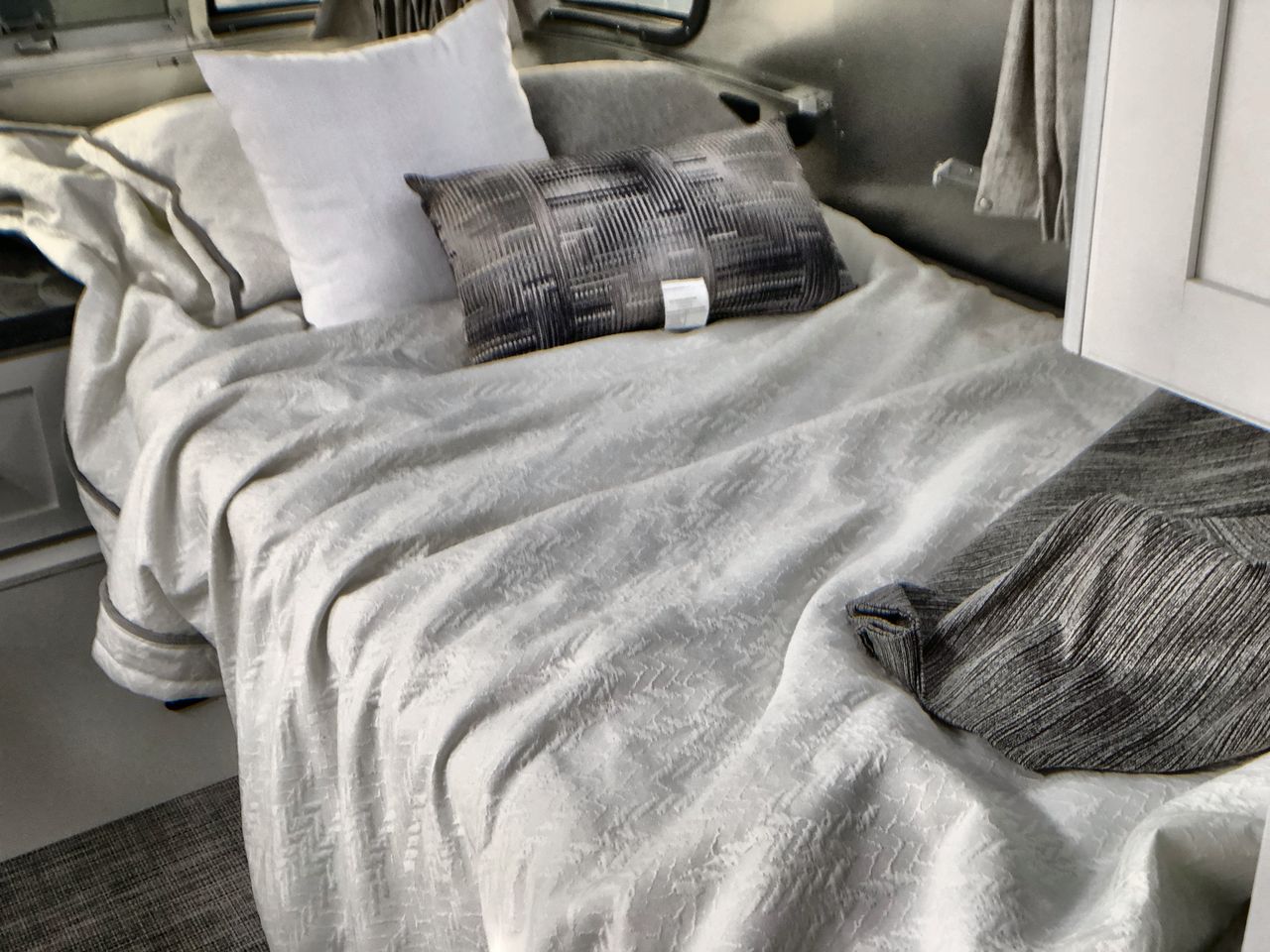 2026 Airstream 33FBT Base