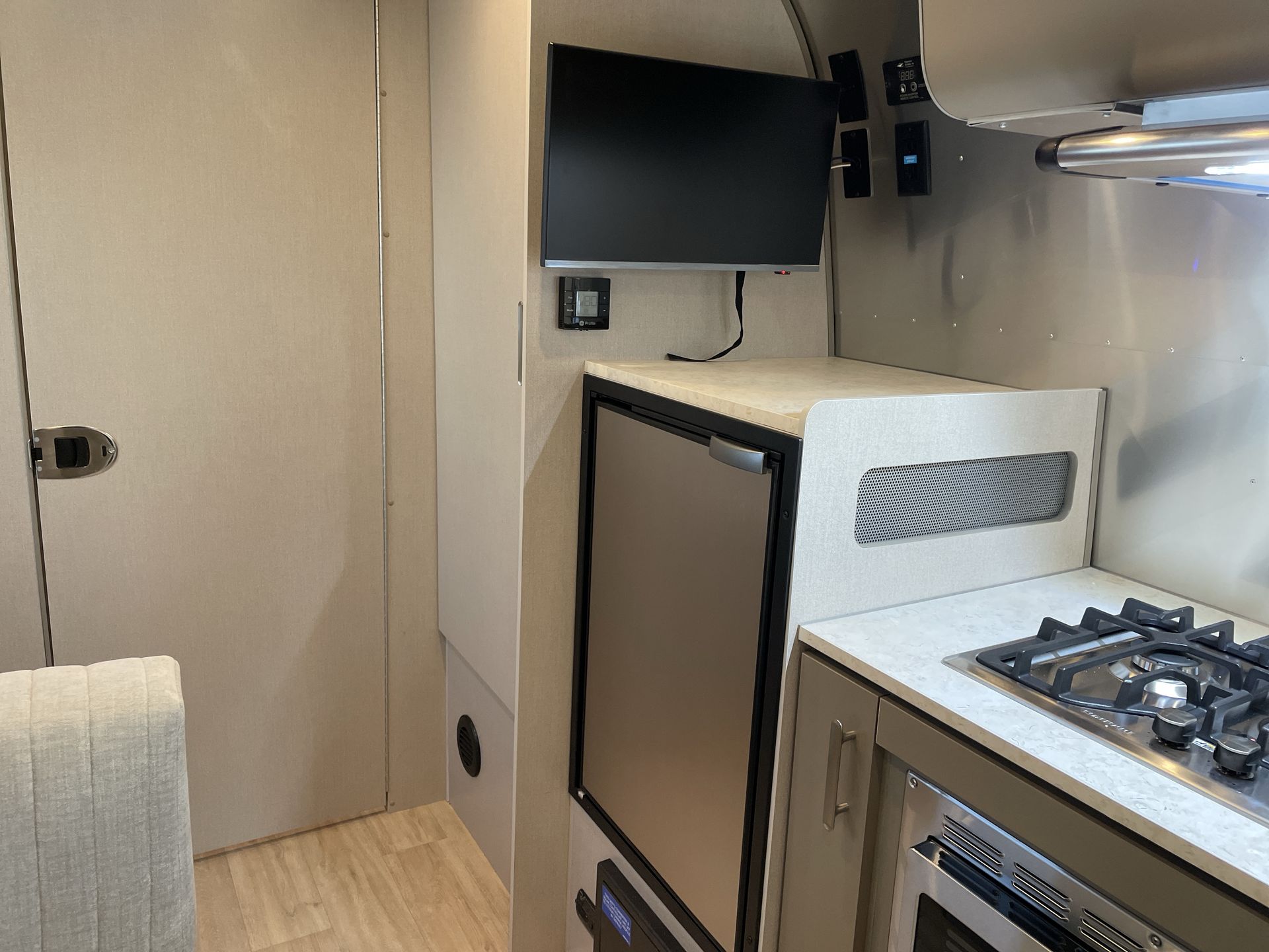 2026 Airstream 22FB Base