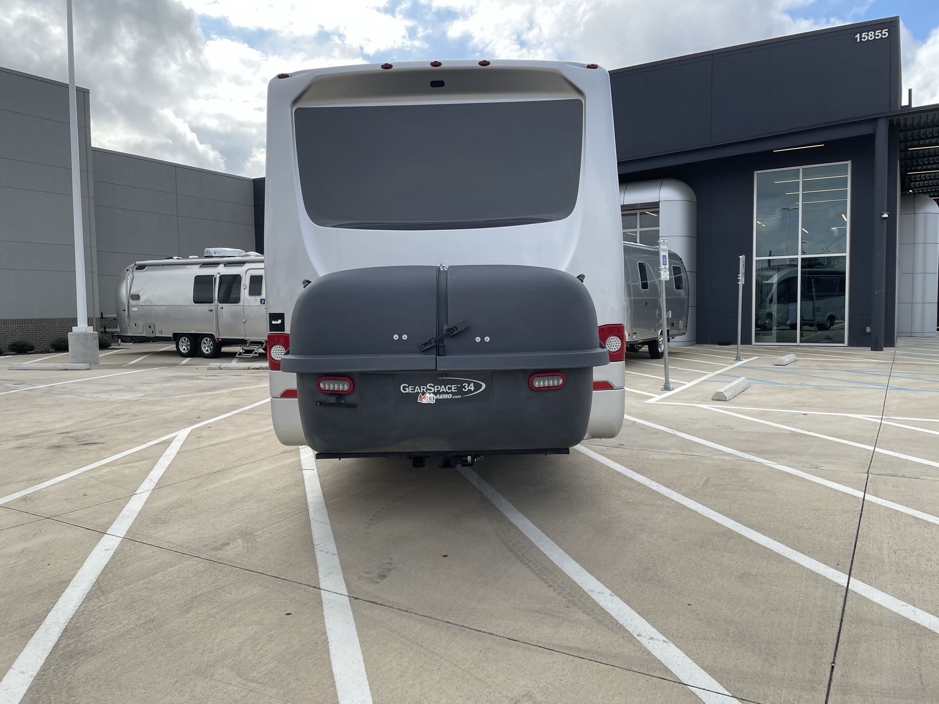 2021 Leisure Travel Vans U24RL Base