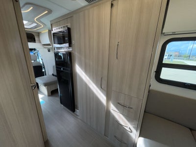 2021 Leisure Travel Vans U24RL Base