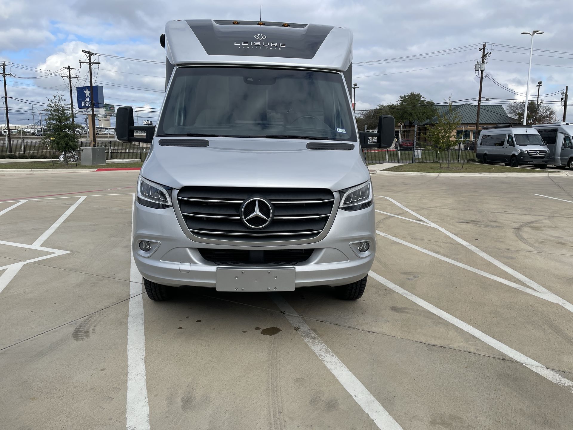 2021 Leisure Travel Vans U24RL Base