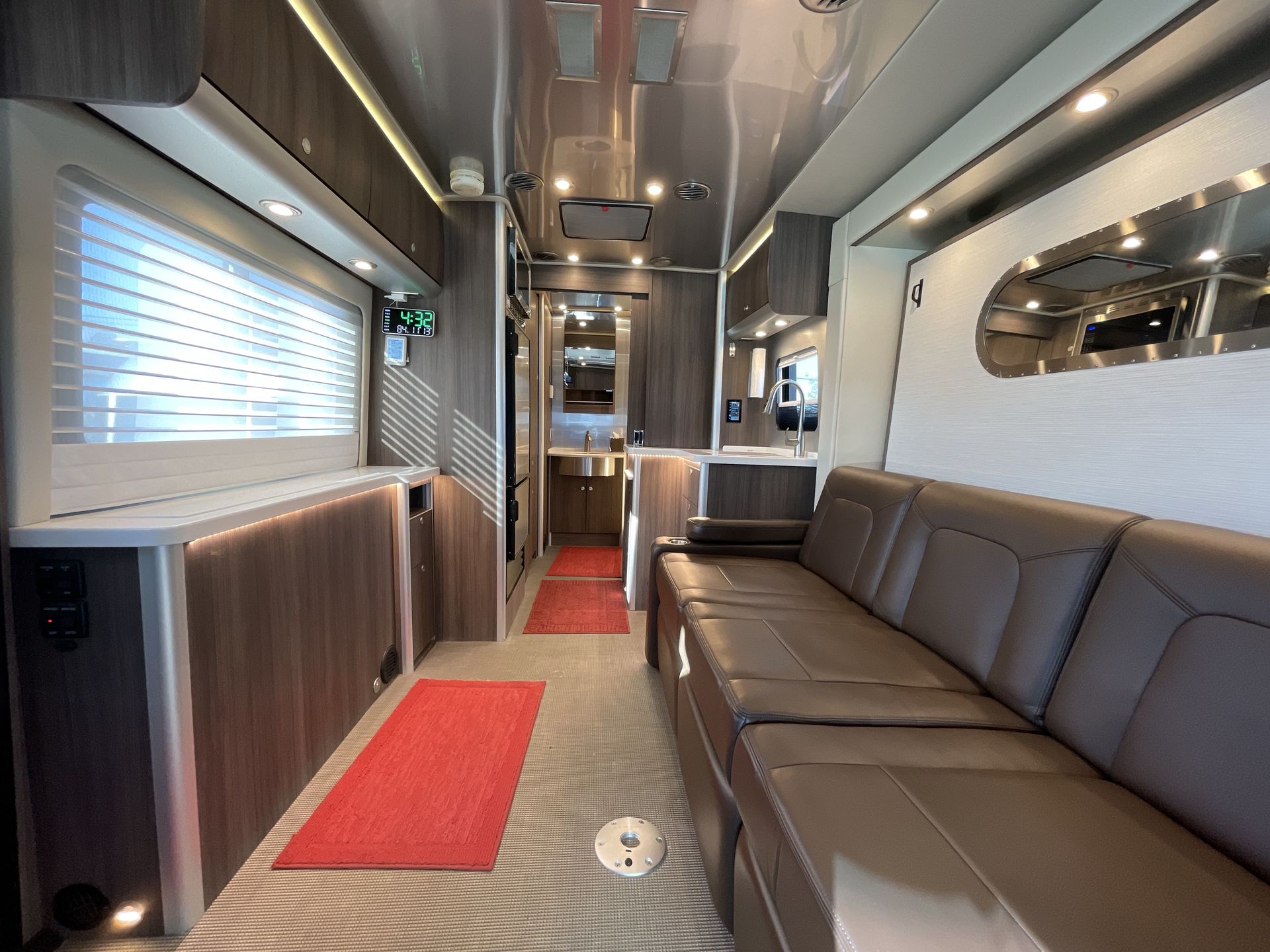 2021 Airstream Murphy Suite Base