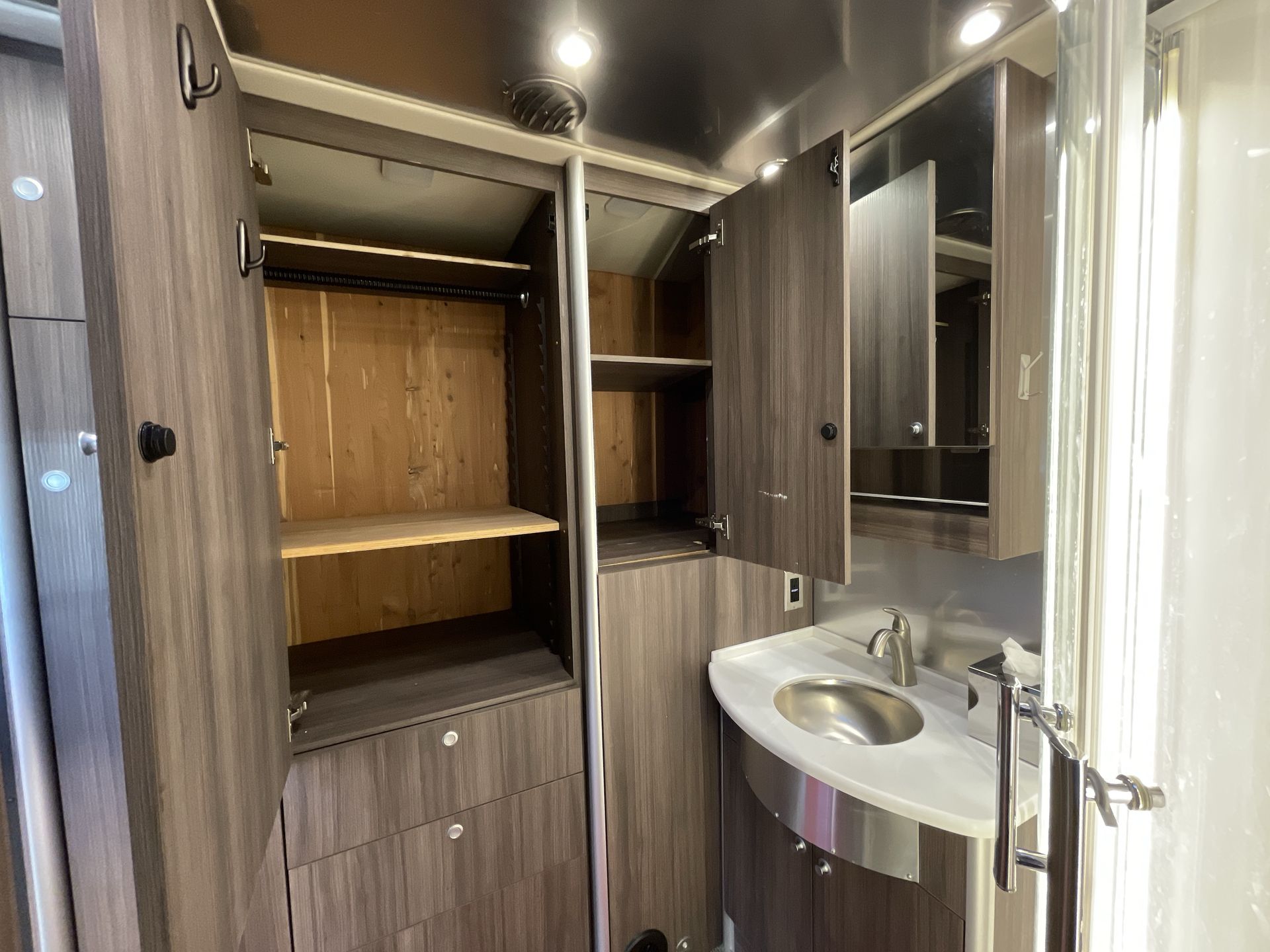 2021 Airstream Murphy Suite Base