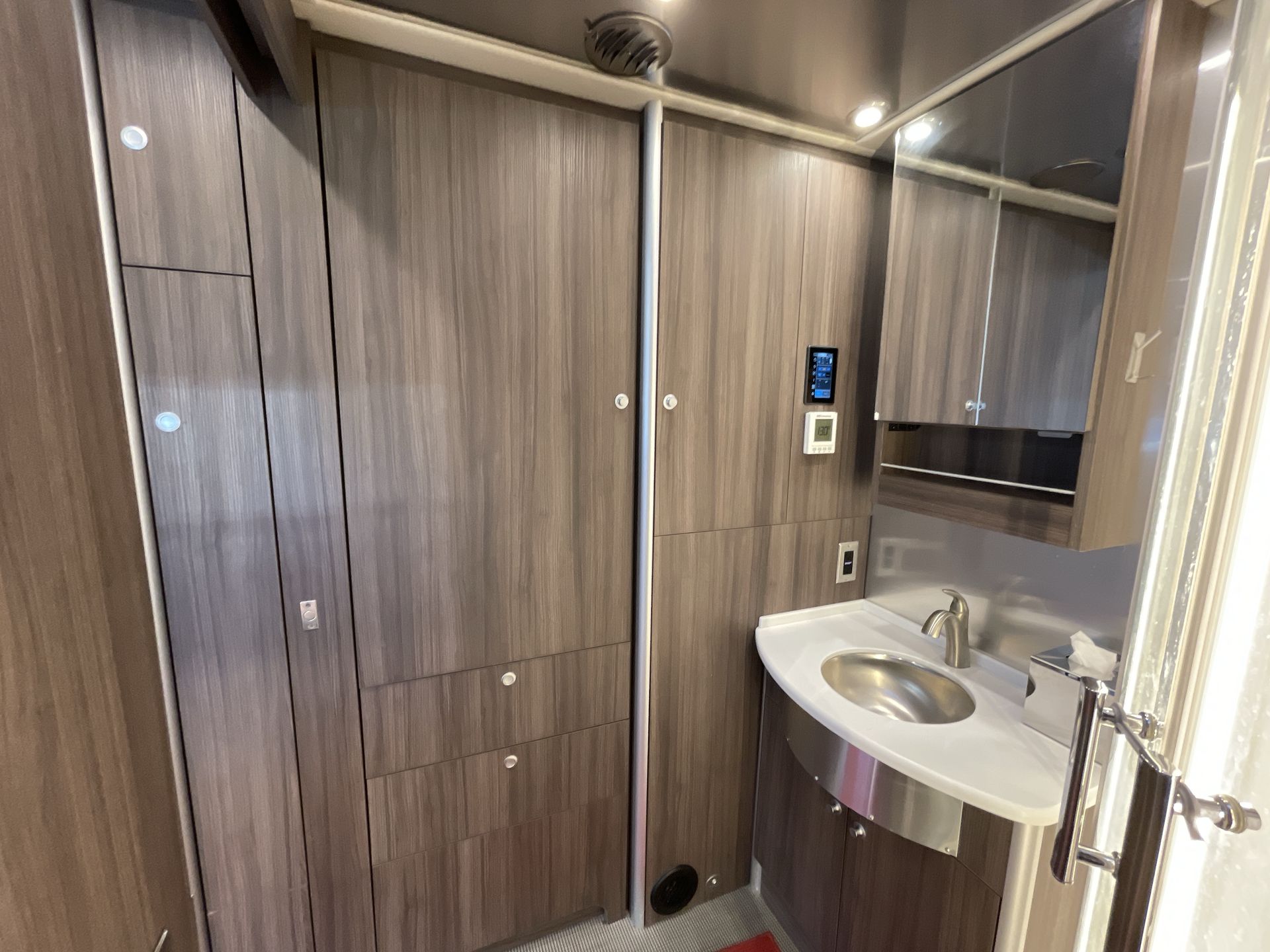 2021 Airstream Murphy Suite Base