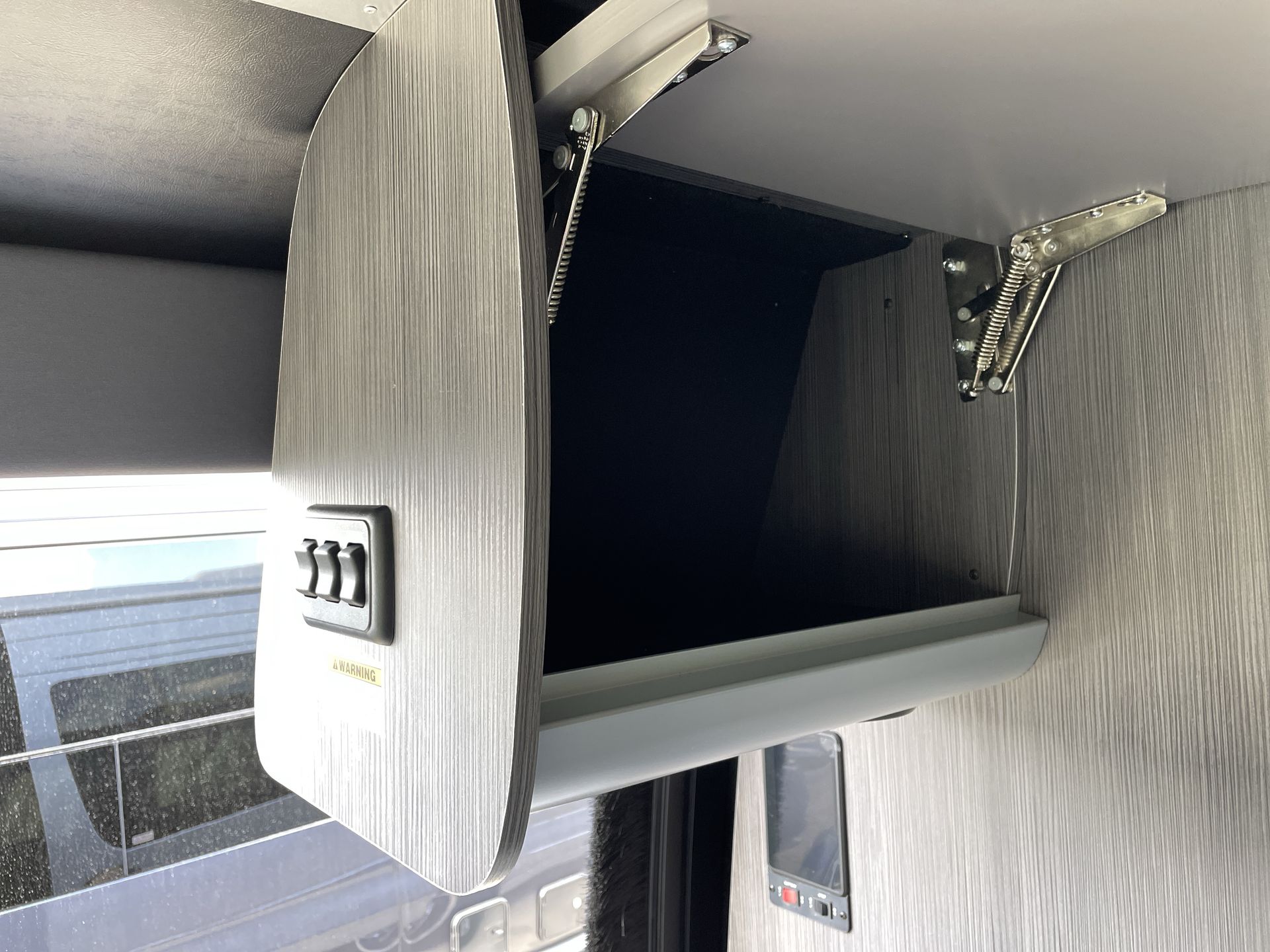 2026 Airstream 24GL 4x2 Passenger Base