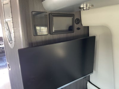 2026 Airstream 24GL 4x2 Passenger Base
