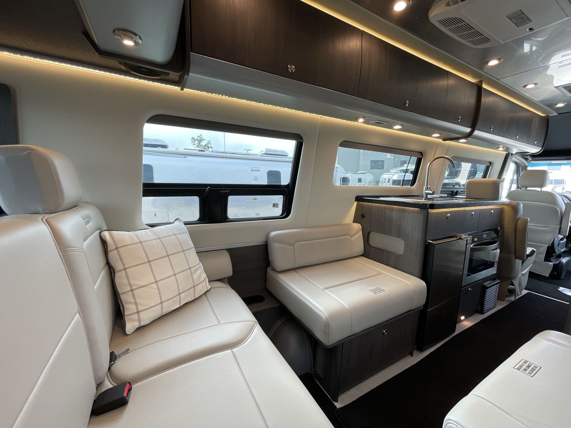 2025 Airstream 24GL Base