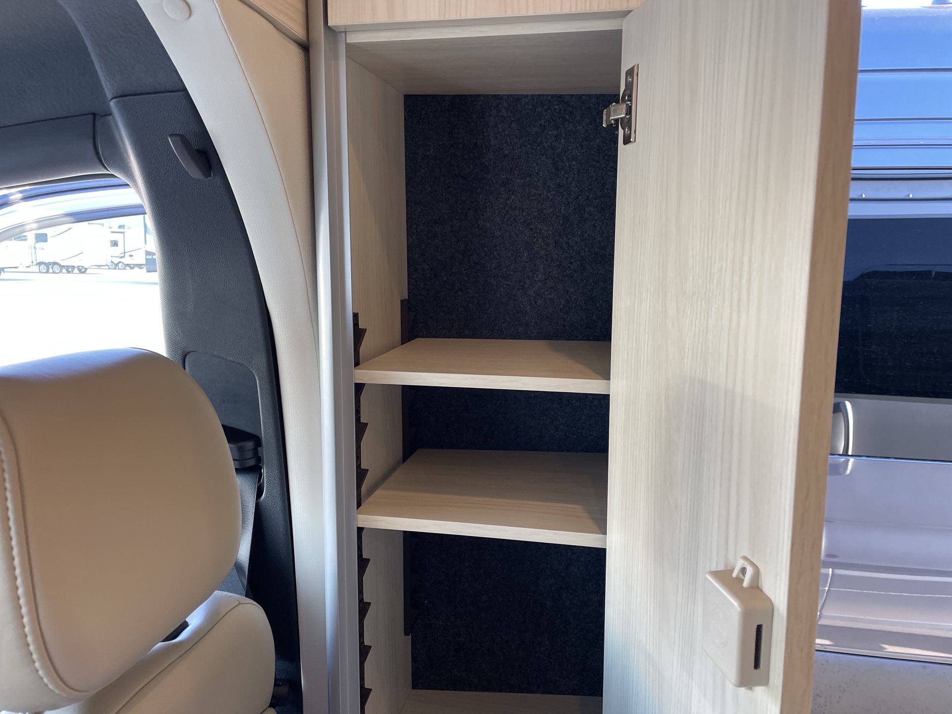 2026 Airstream Murphy Suite Base