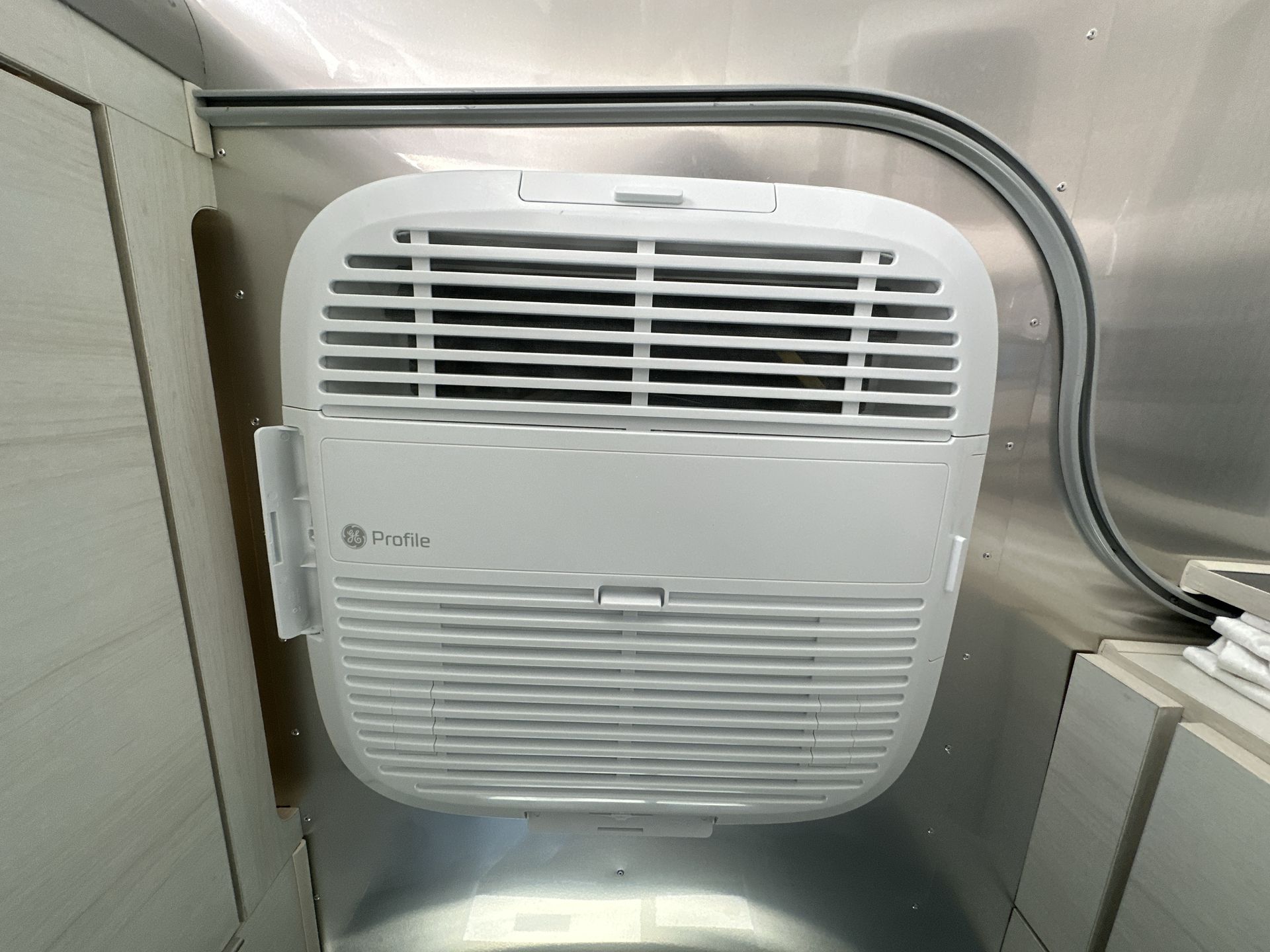 2026 Airstream 16RB Base