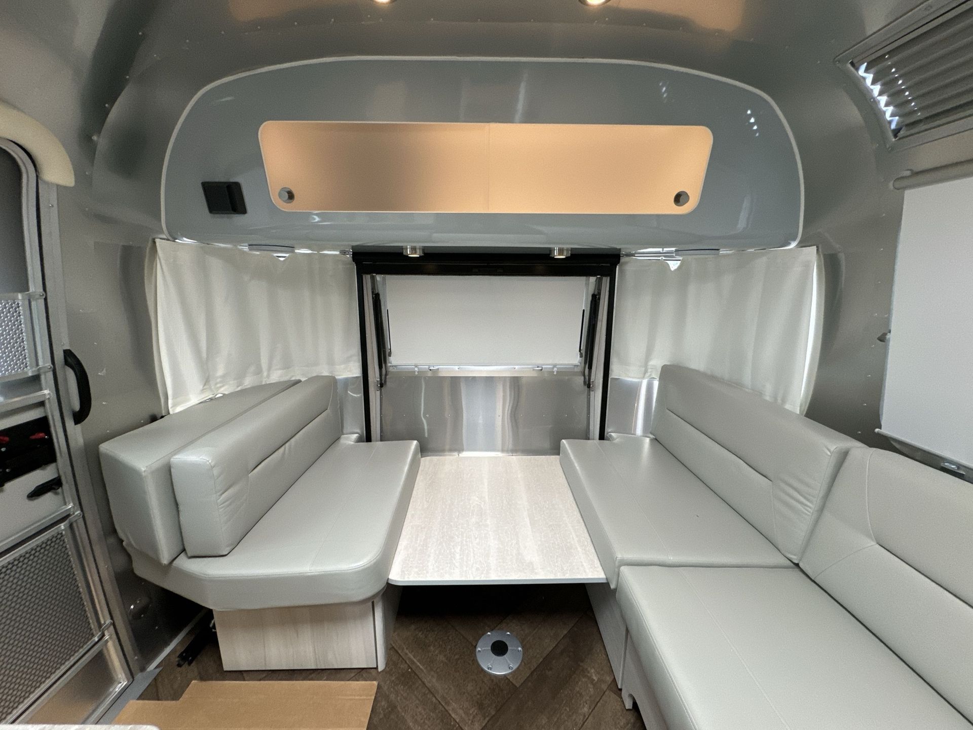 2025 Airstream 27FBT Base