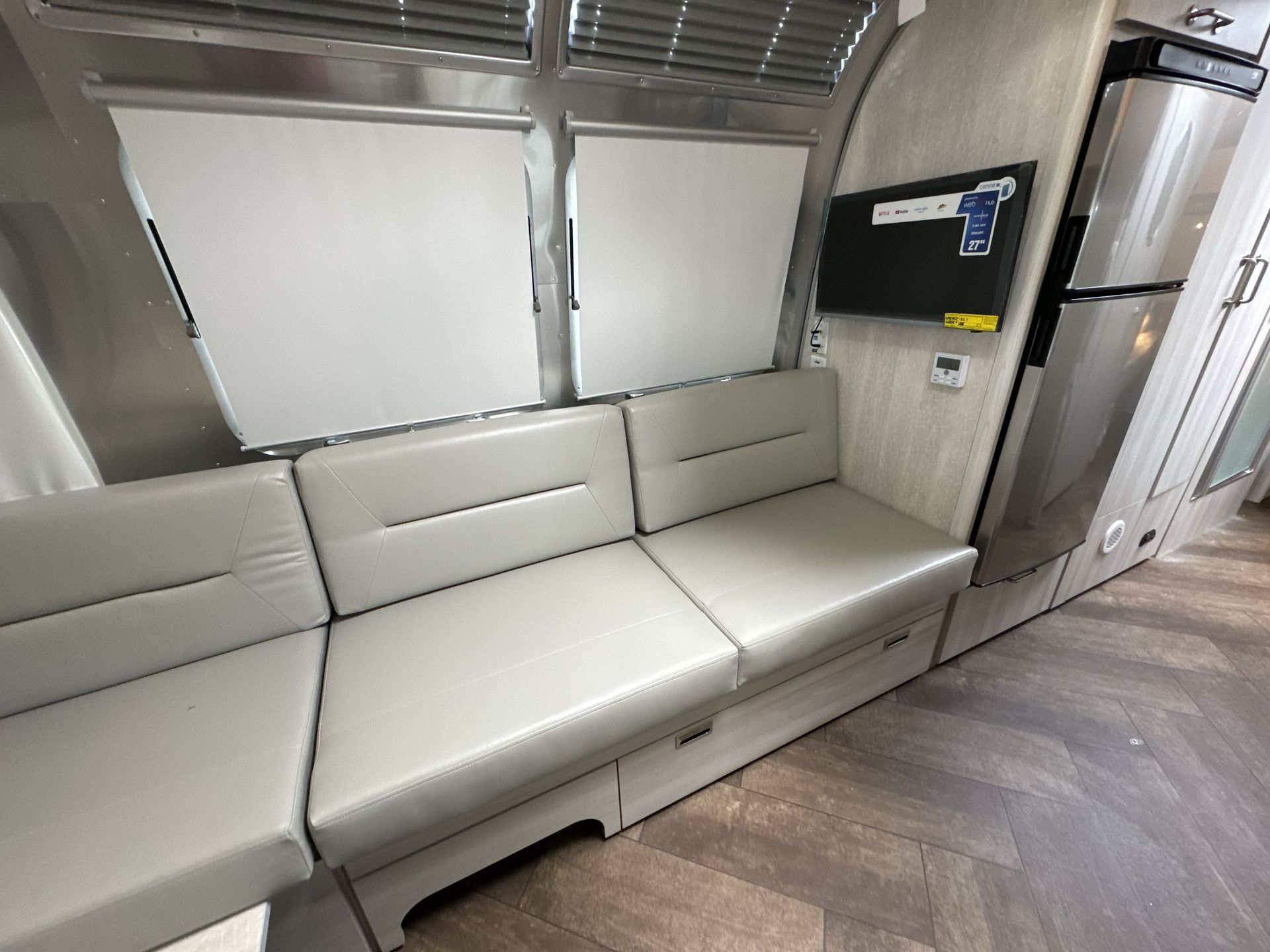 2025 Airstream 27FBT Base
