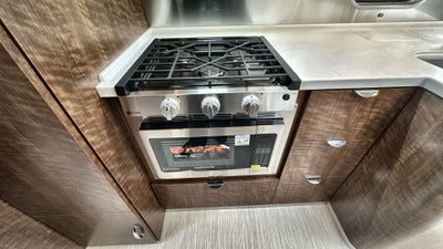 2025 Airstream 27FBQ Base