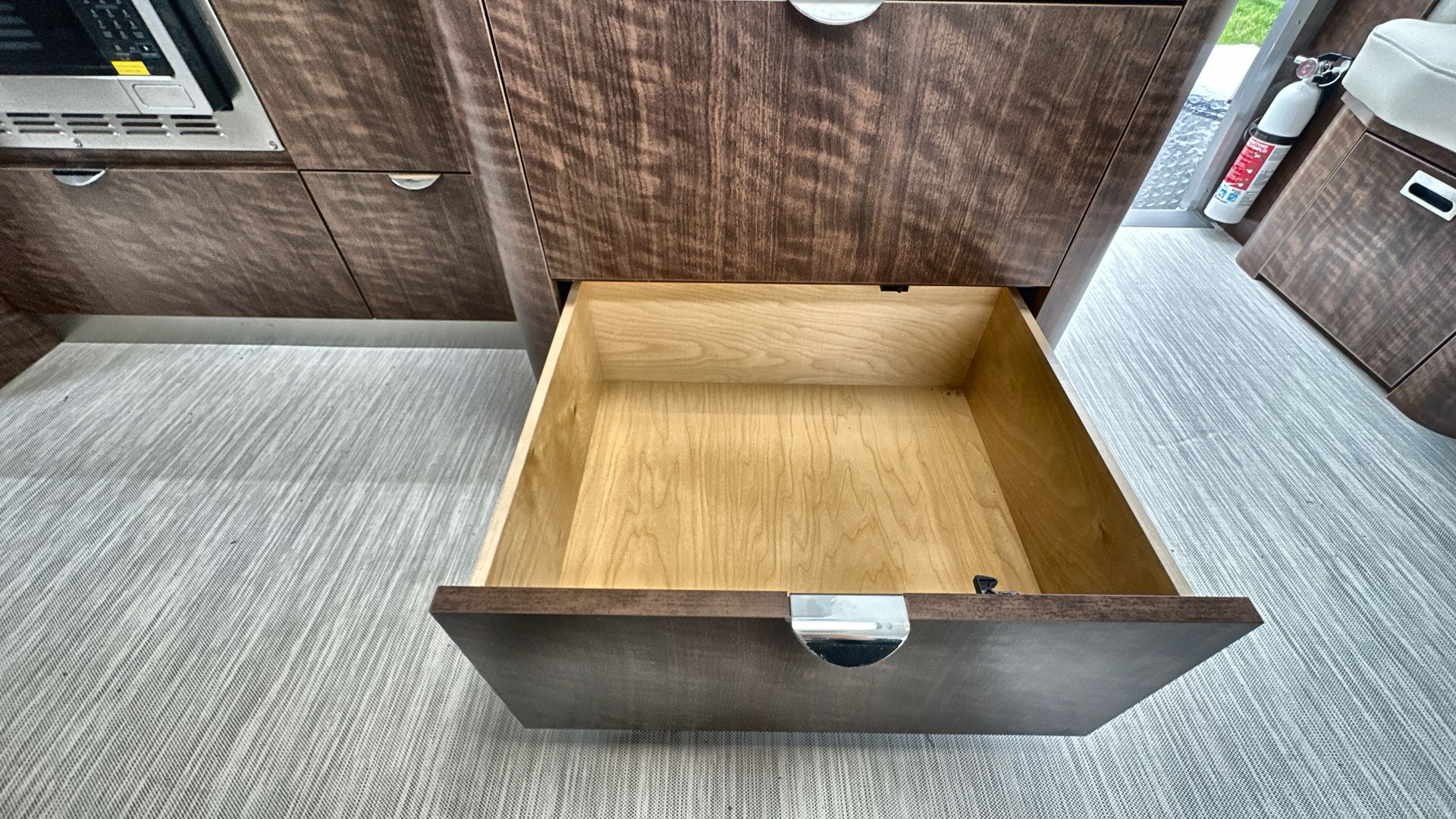 2025 Airstream 27FBQ Base