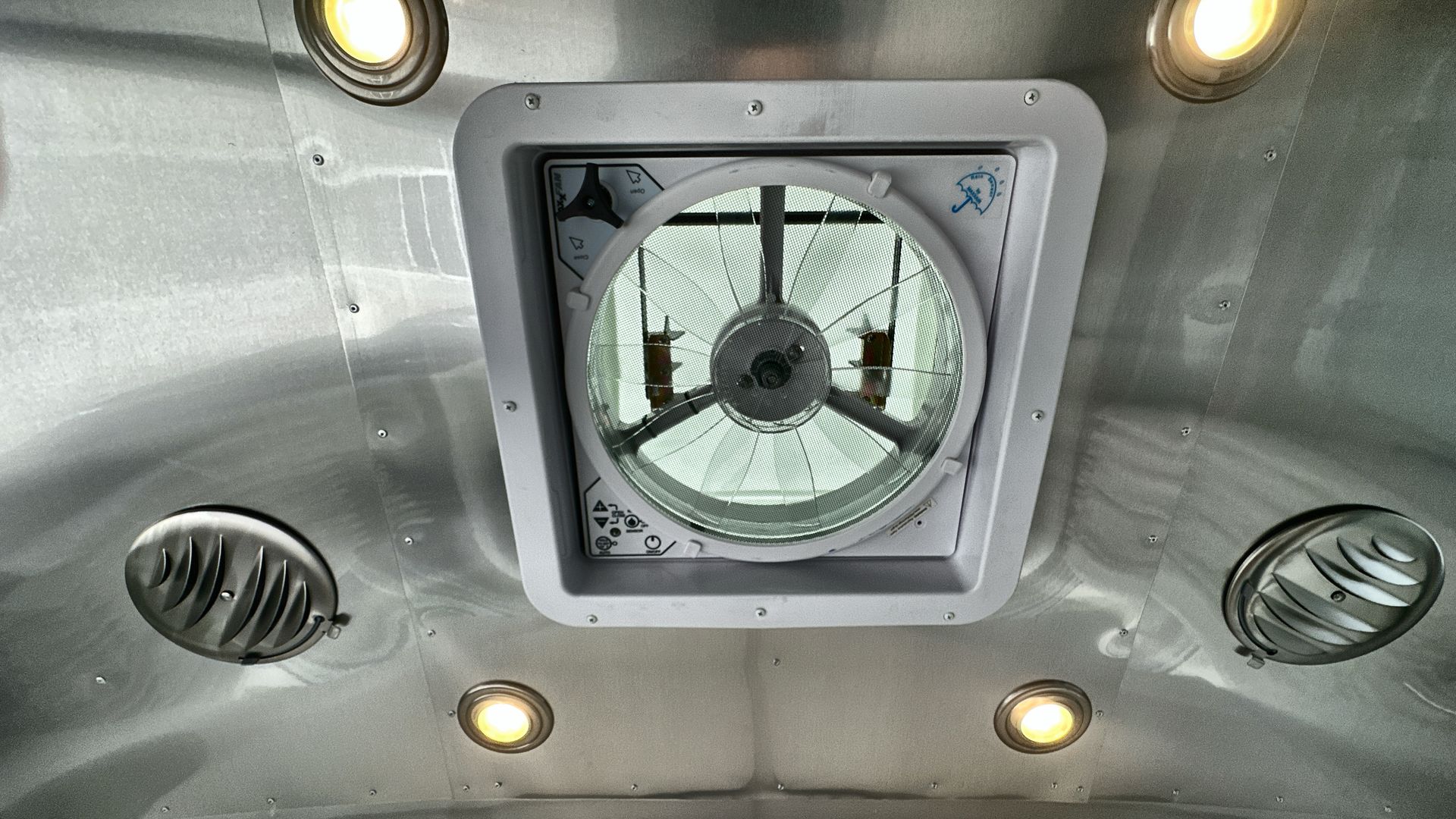 2025 Airstream 27FBQ Base