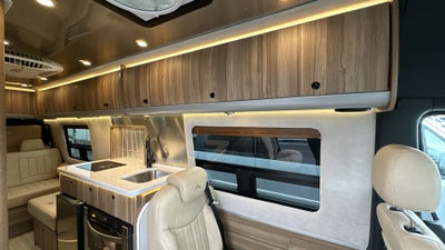 2025 Airstream 24 GL Base