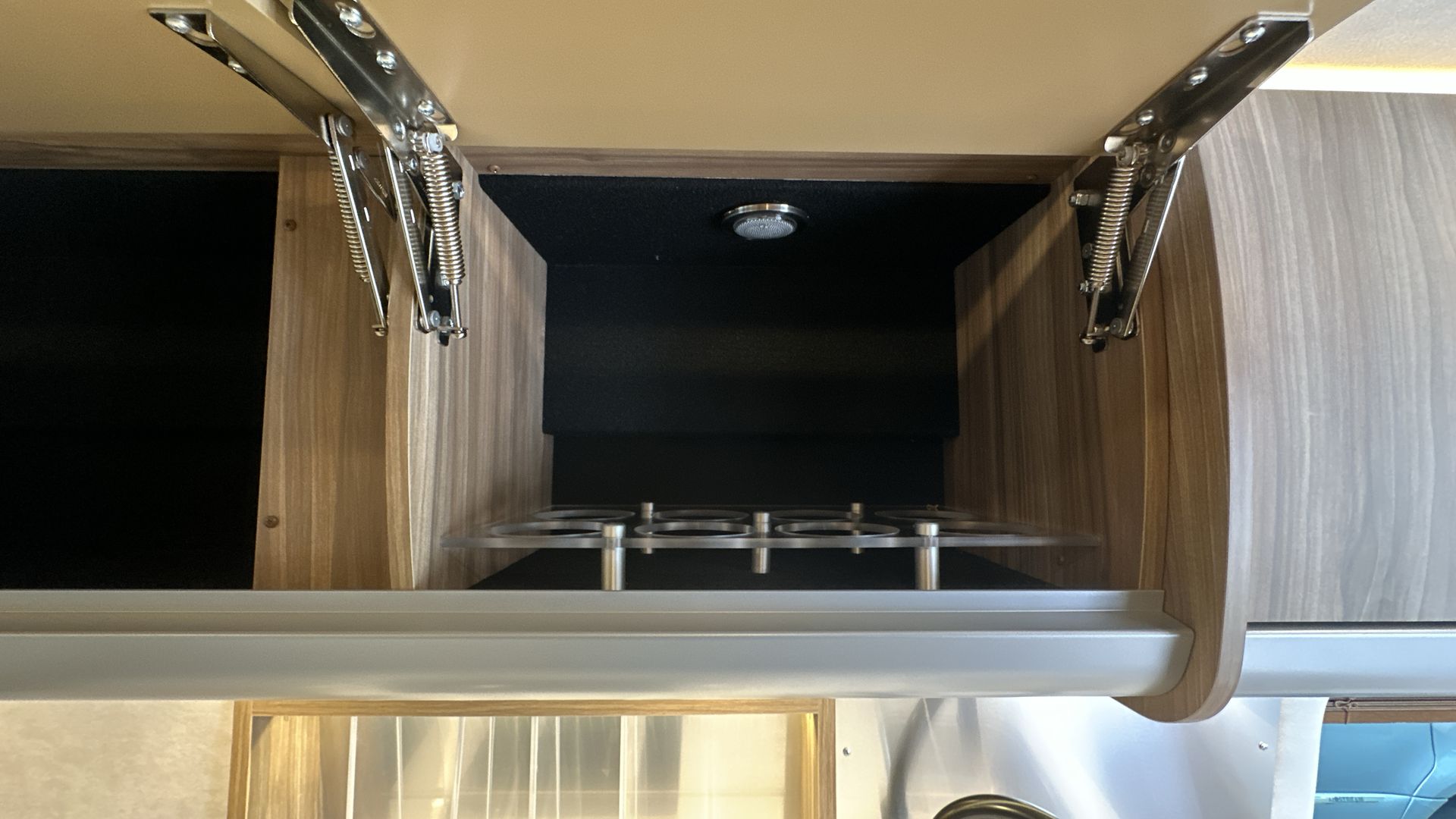 2025 Airstream 24 GL Base