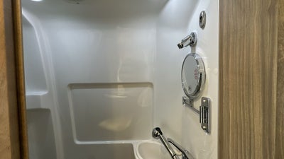 2025 Airstream 24 GL Base