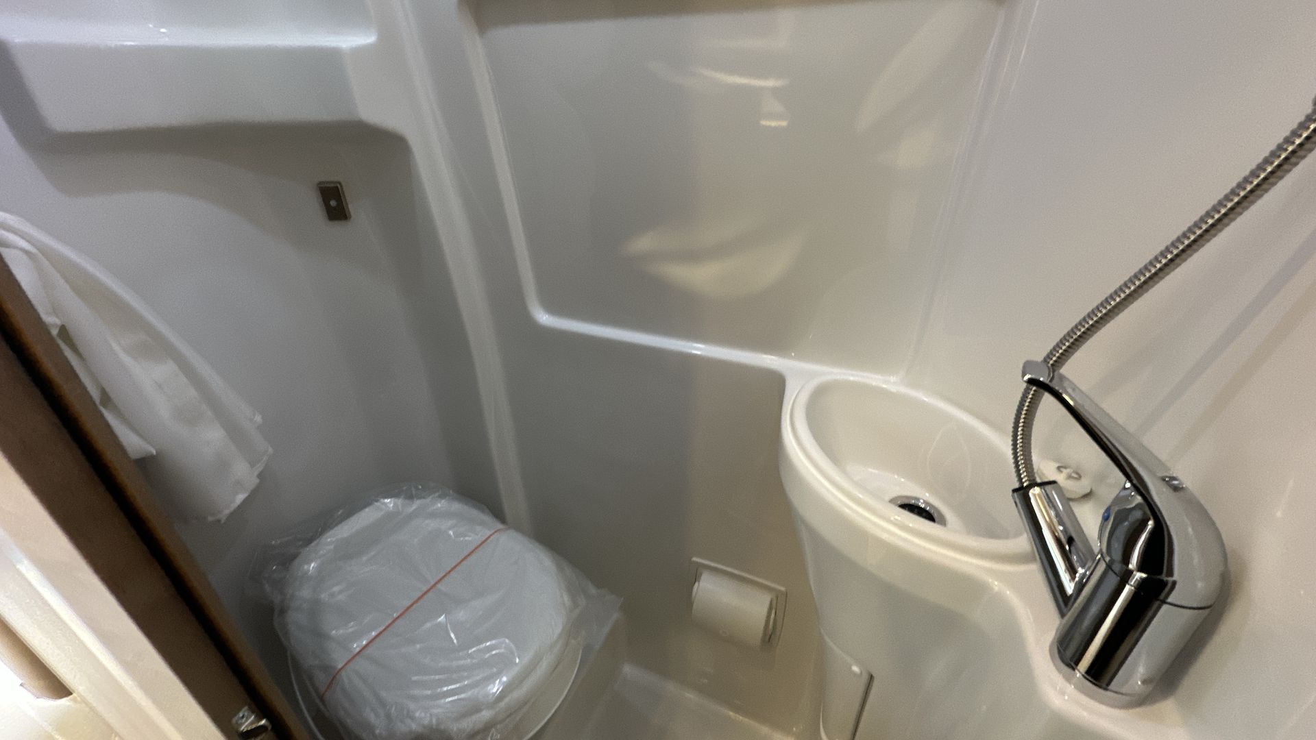 2025 Airstream 24 GL Base