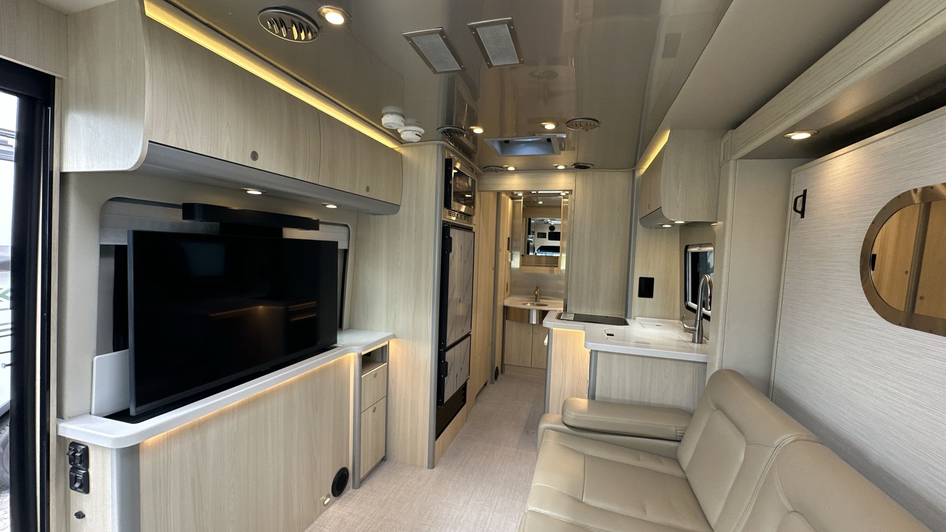 2026 Airstream Murphy Suite Base