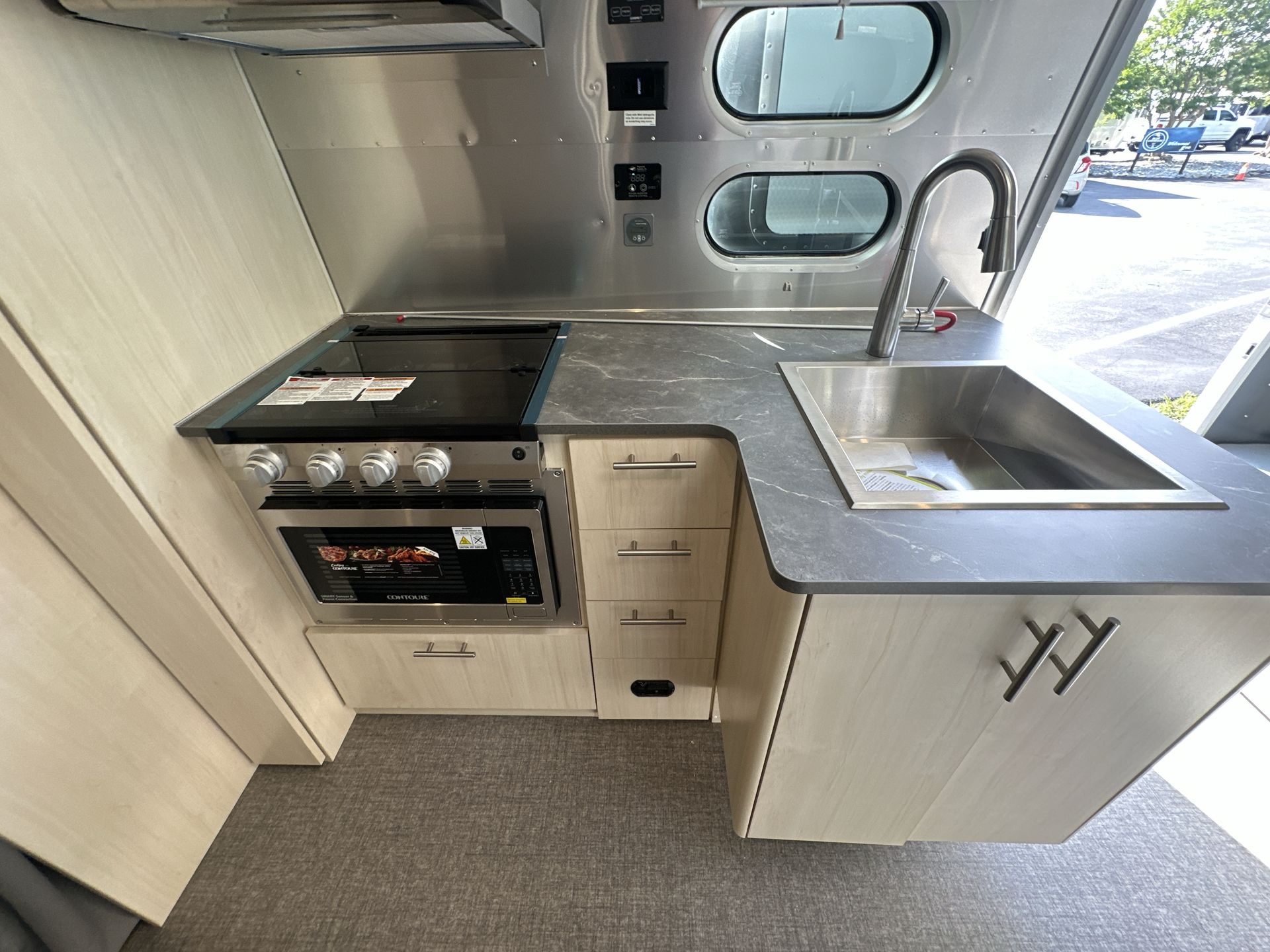 2025 Airstream 25FBQ Base