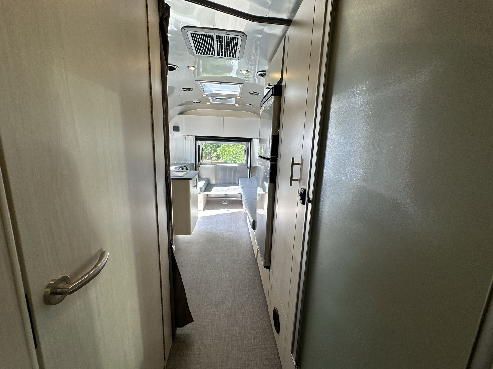 2025 Airstream 25FBQ Base