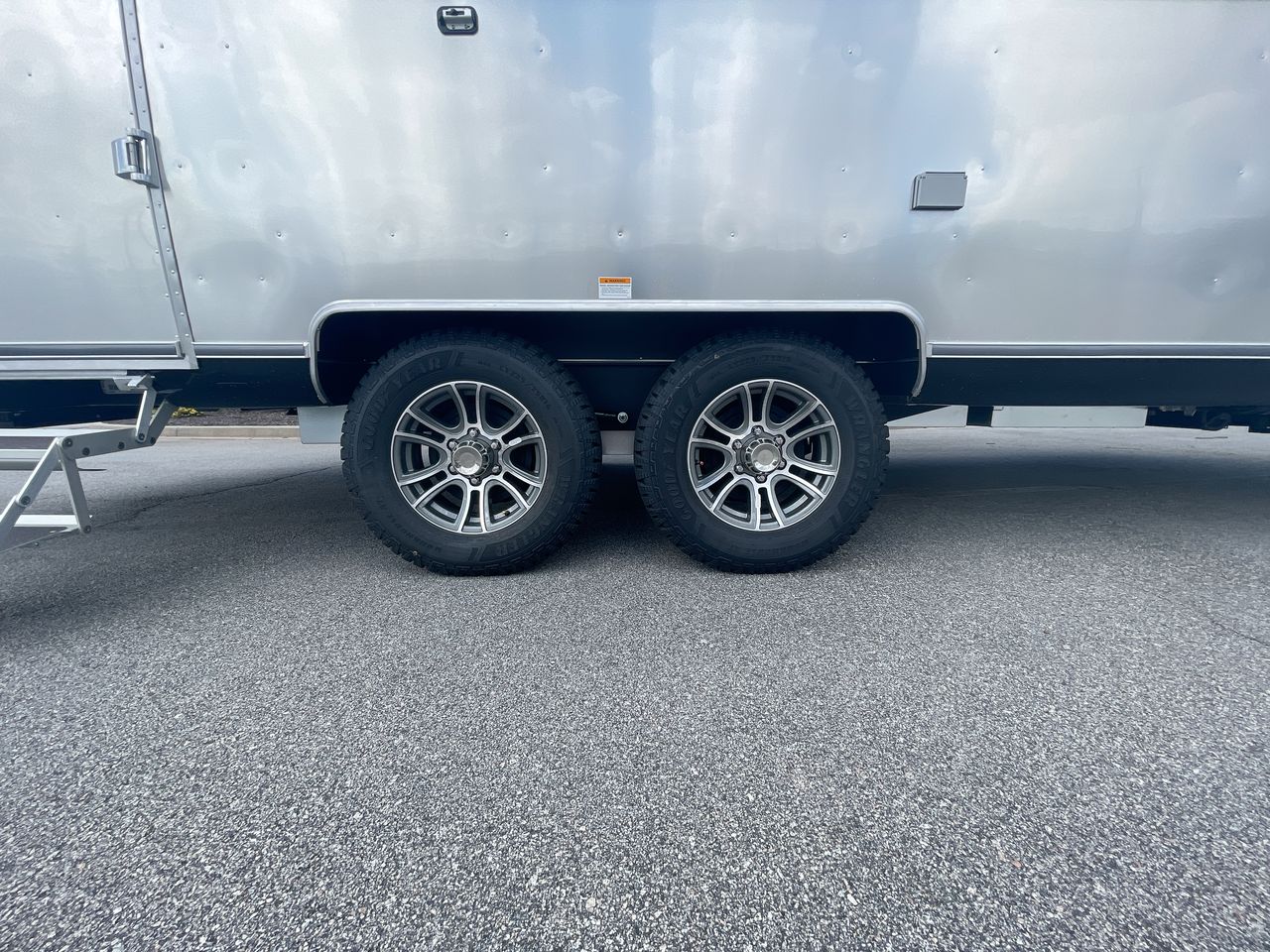 2026 Airstream 25FBQ Base