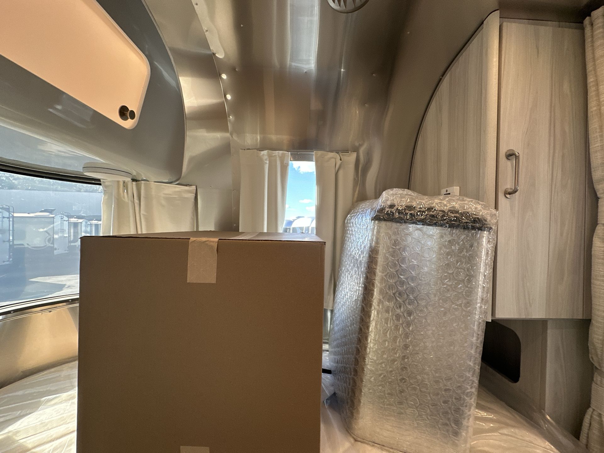 2025 Airstream 23FBT Base