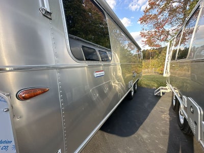 2026 Airstream 27FBQ Base