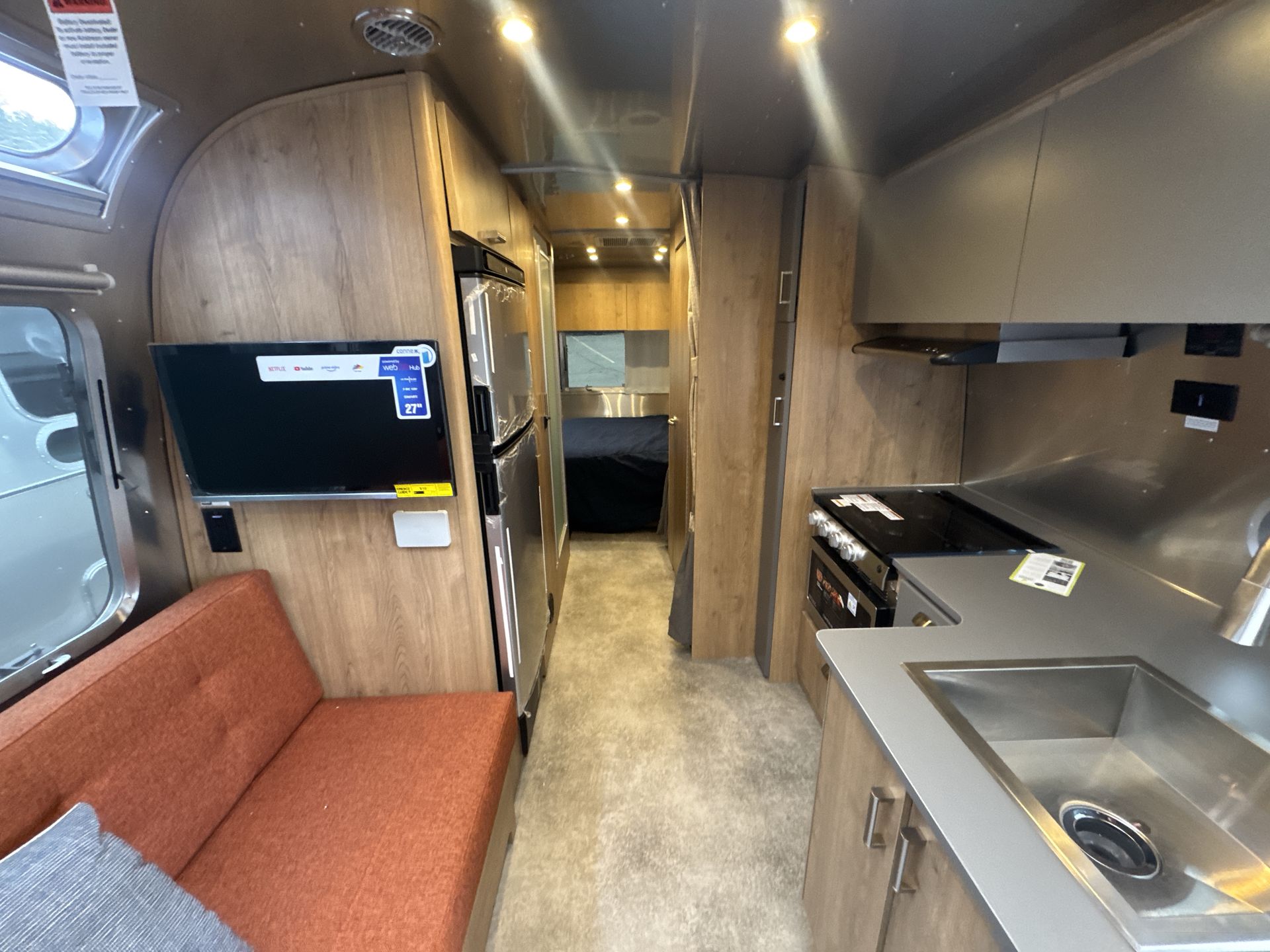2026 Airstream 25FBQ Base