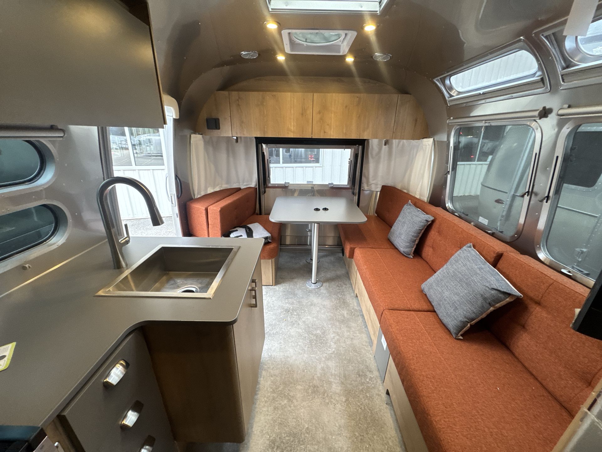2026 Airstream 25FBQ Base
