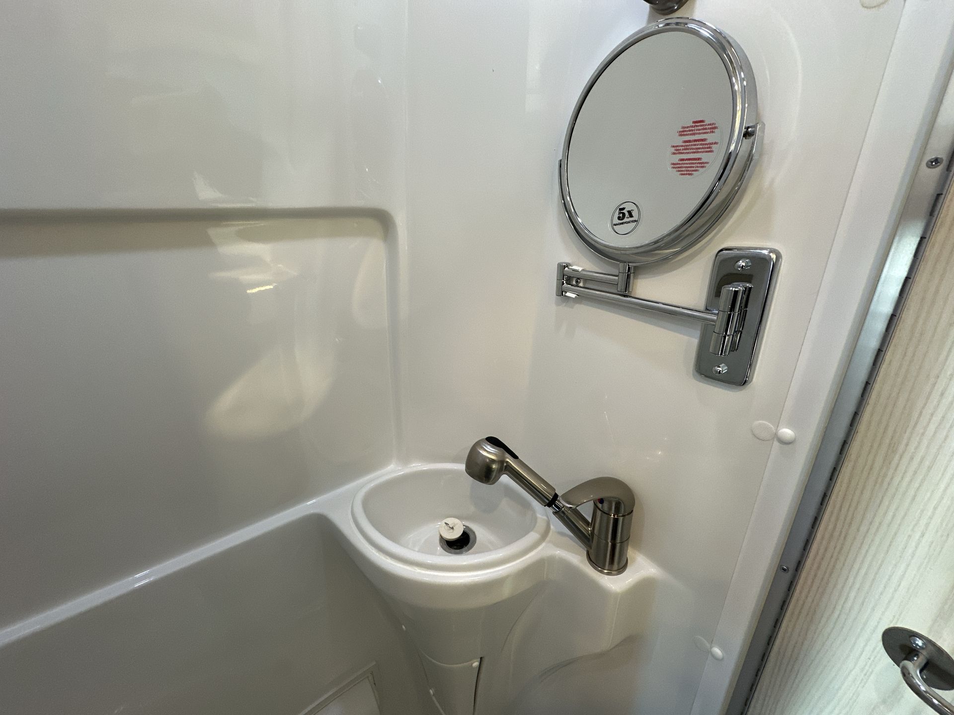 2026 Airstream 24GL 4x2 Passenger Base