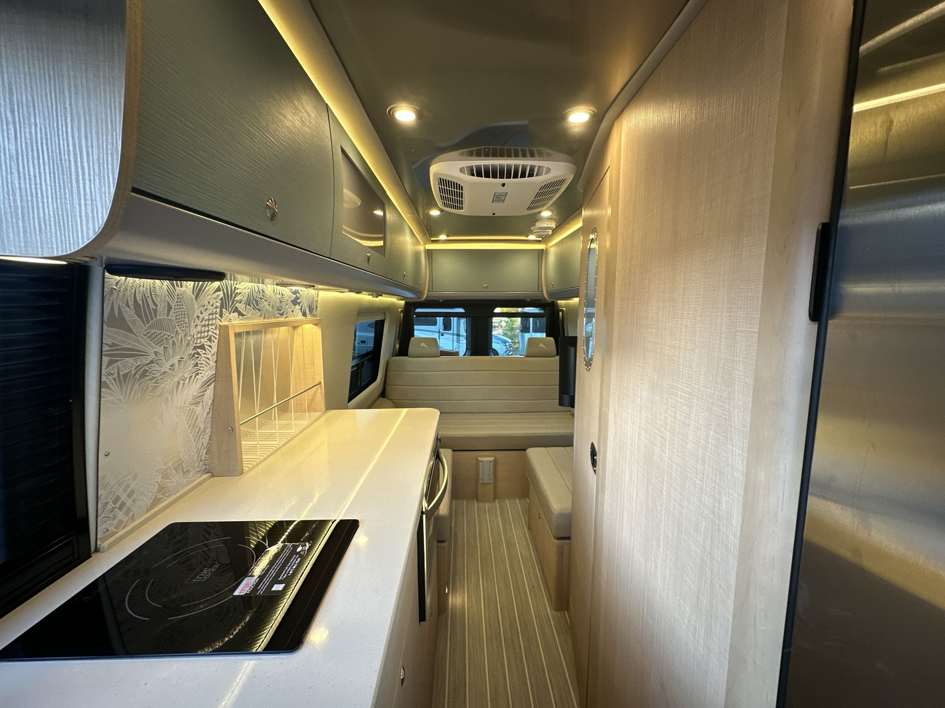 2026 Airstream 24GT Tommy Bahama Base