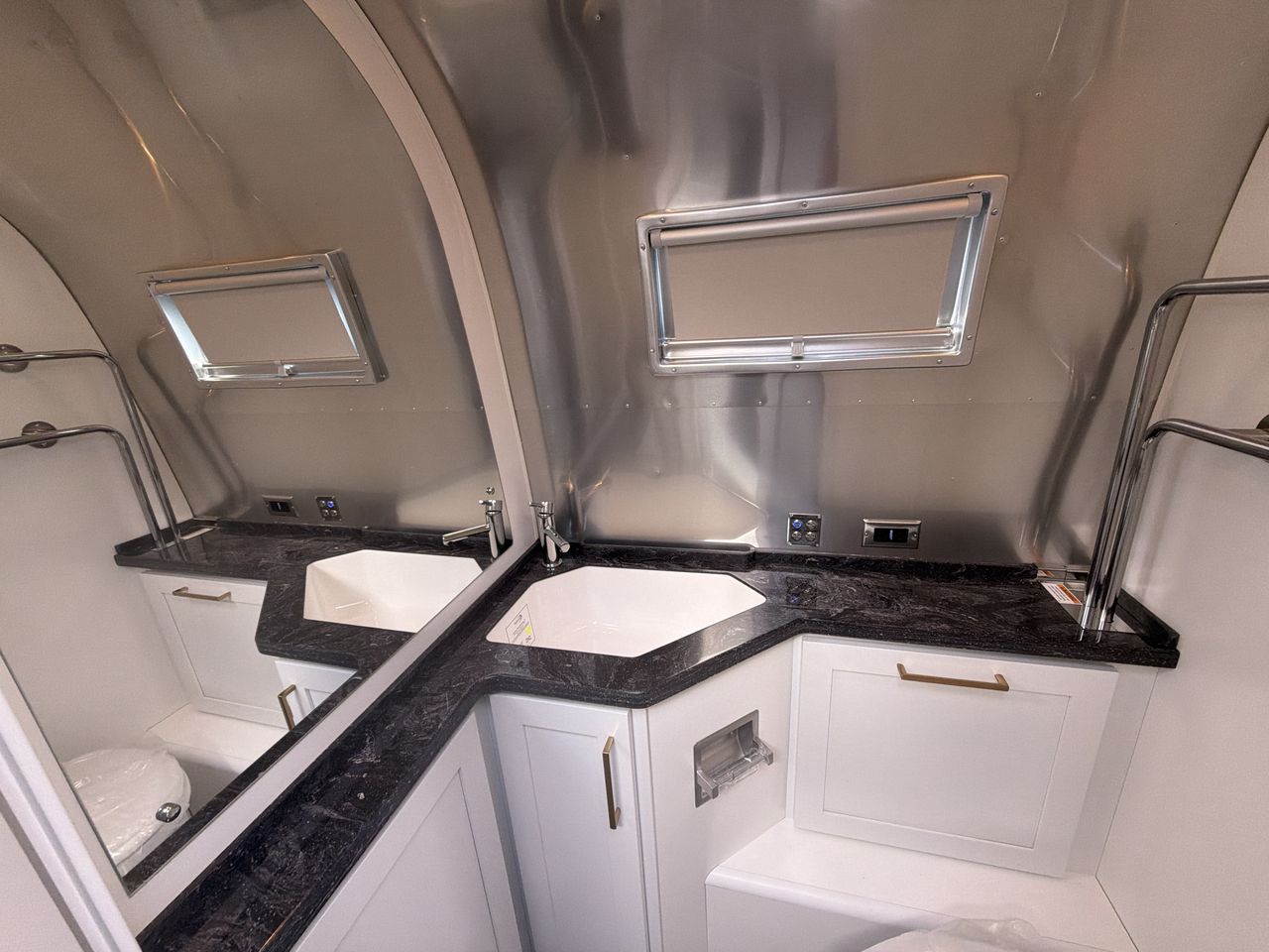 2026 Airstream 28RBQ Base