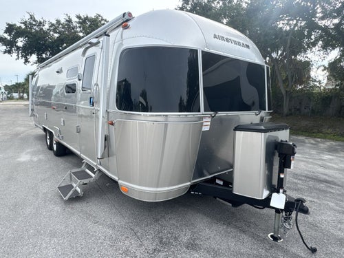 2026 Airstream 30RBT Base