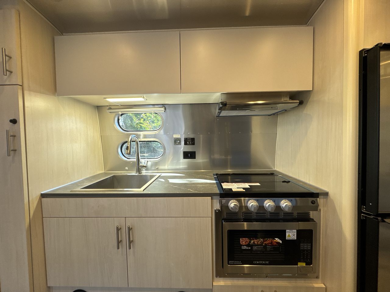 2026 Airstream 23FBT Base