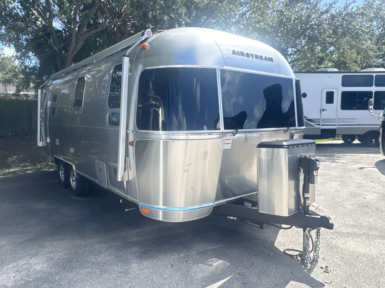 2026 Airstream 25FBQ Base