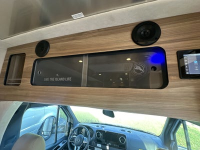 2025 Airstream Murphy Suite Tommy Bahama Base