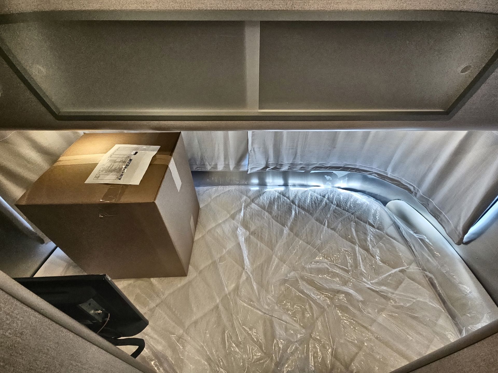 2026 Airstream 16RB Base