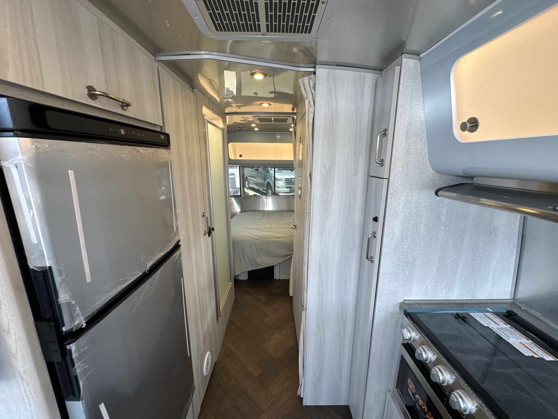 2026 Airstream 25FBQ Base