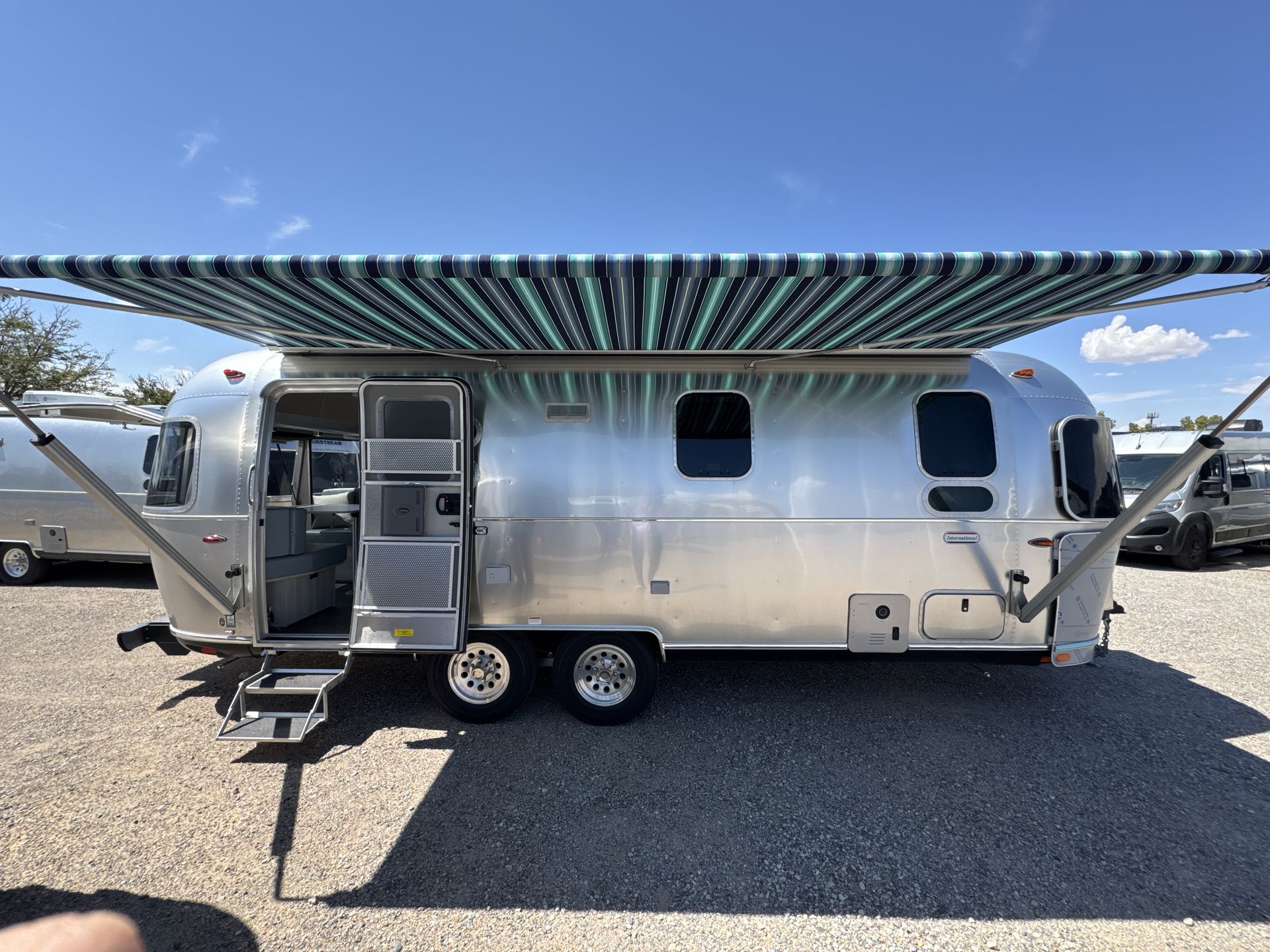2026 Airstream 25FBQ Base