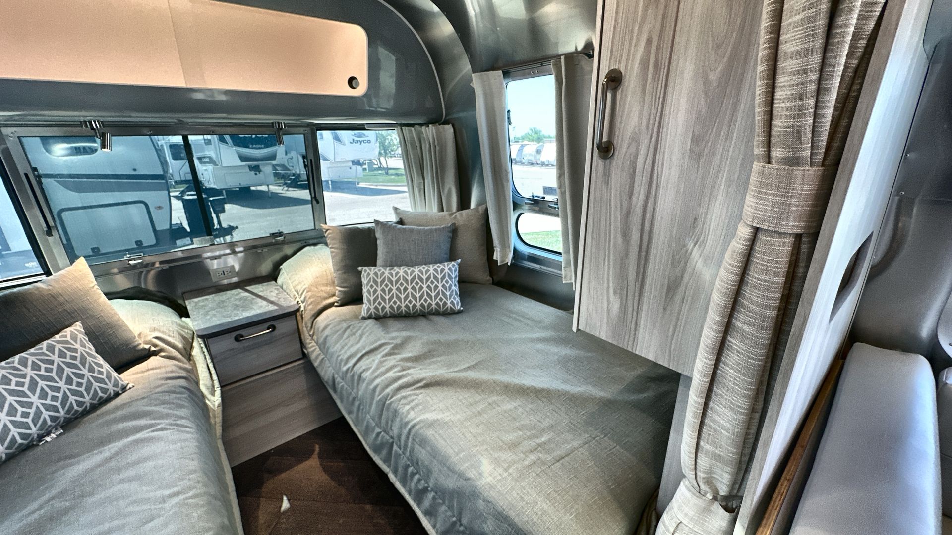 2025 Airstream 23FBT Base