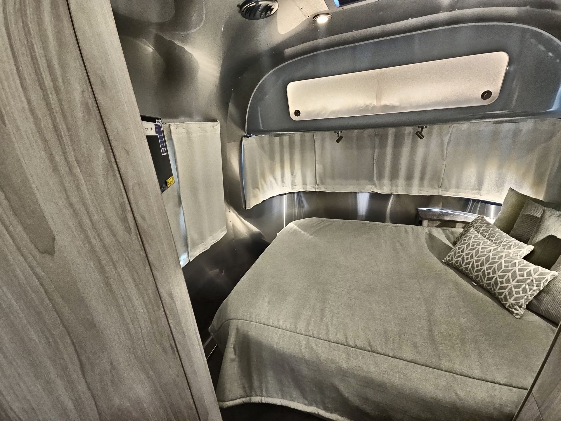 2025 Airstream 23FBQ Base