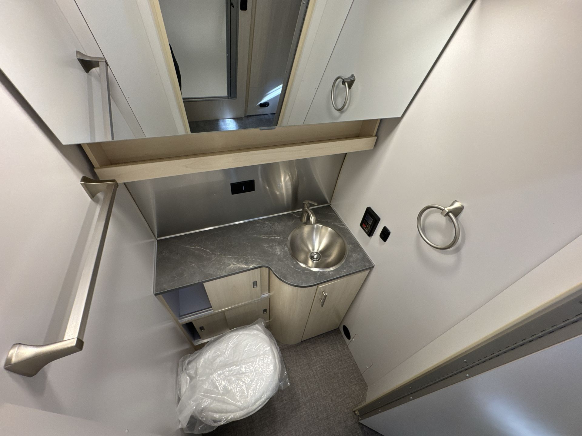 2025 Airstream 27FBT Base