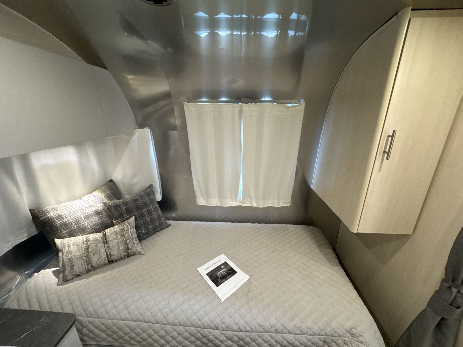 2025 Airstream 27FBT Base
