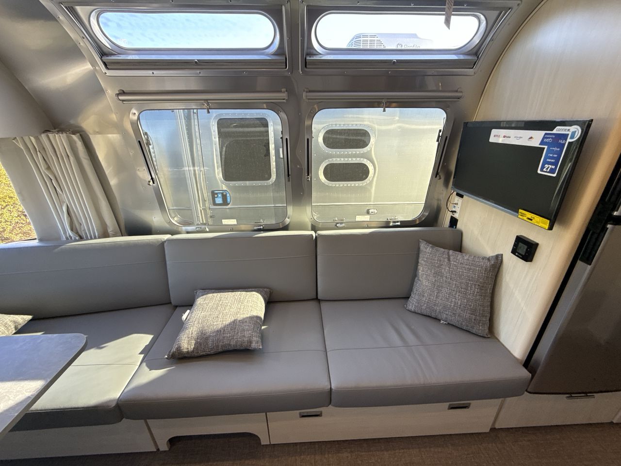 2026 Airstream 27FBQ Base